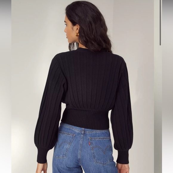 SOLD Wilfred Aritzia Black Plunge Cardigan - Picture 3 of 7
